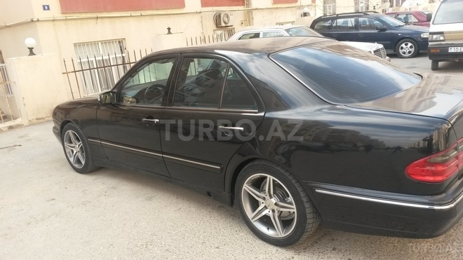Mercedes E 220 2001, 315,000 km - 2.2 l - Bakı