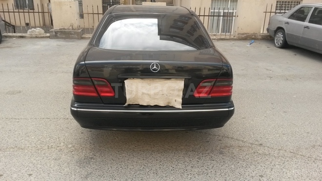 Mercedes E 220 2001, 315,000 km - 2.2 l - Bakı
