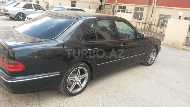 Mercedes E 220 2001, 315,000 km - 2.2 l - Bakı