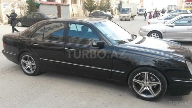 Mercedes E 220 2001, 315,000 km - 2.2 l - Bakı