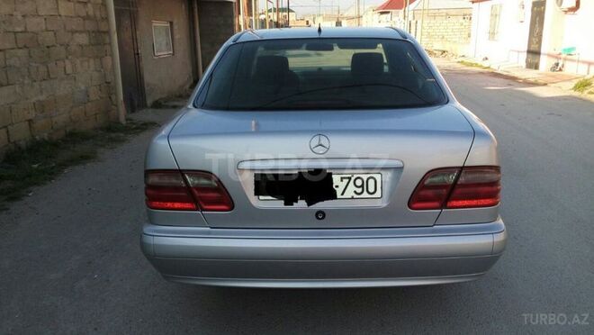 Mercedes E 220 2000, 310,000 km - 2.2 l - Bakı