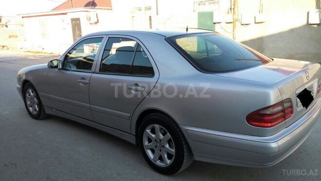 Mercedes E 220 2000, 310,000 km - 2.2 l - Bakı