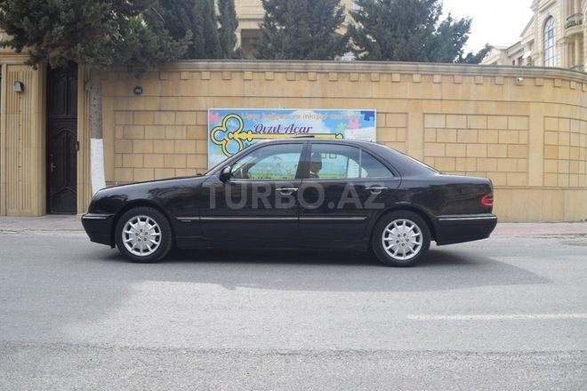 Mercedes E 220 1999, 239,000 km - 2.2 л - Bakı