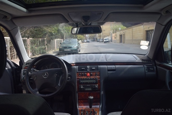 Mercedes E 220 1999, 239,000 km - 2.2 л - Bakı