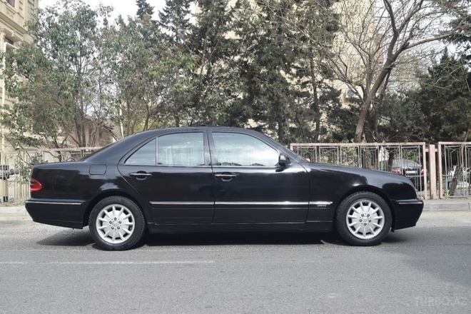 Mercedes E 220 1999, 239,000 km - 2.2 л - Bakı