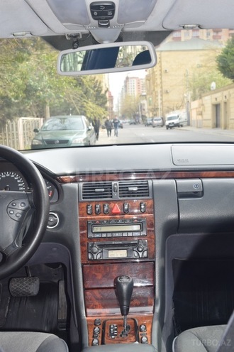 Mercedes E 220 1999, 239,000 km - 2.2 л - Bakı