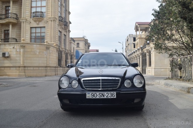 Mercedes E 220 1999, 239,000 km - 2.2 л - Bakı