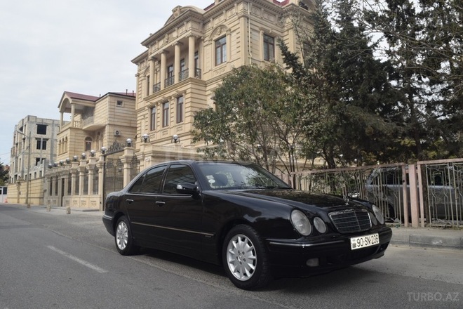 Mercedes E 220 1999, 239,000 km - 2.2 л - Bakı