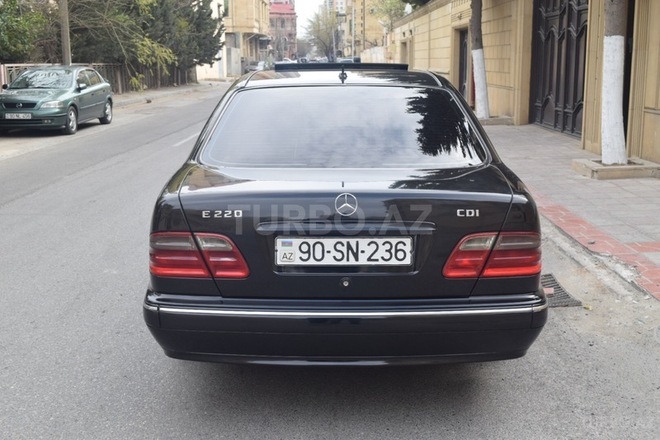 Mercedes E 220 1999, 239,000 km - 2.2 л - Bakı