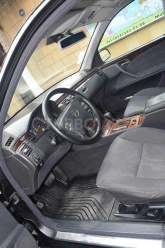 Mercedes E 220 1999, 239,000 km - 2.2 л - Bakı