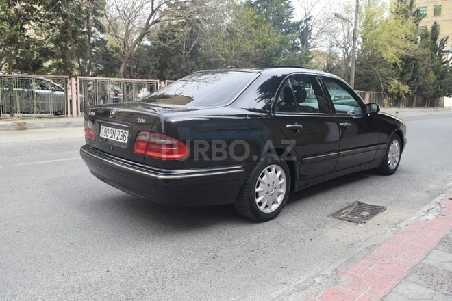 Mercedes E 220 1999, 239,000 km - 2.2 л - Bakı