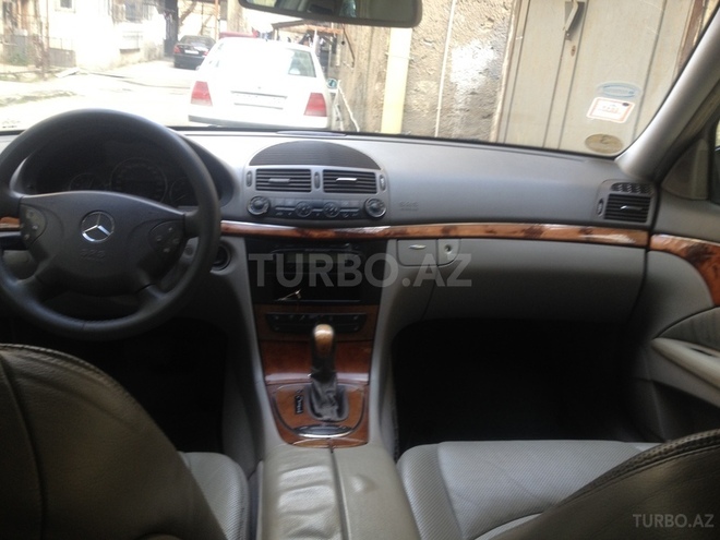 Mercedes E 270 2002, 190,000 km - 2.7 l - Bakı