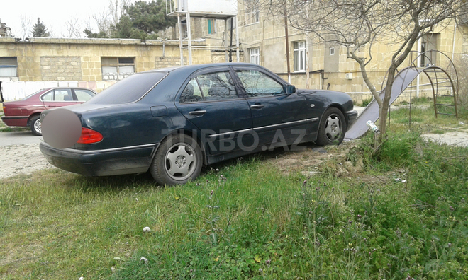Mercedes E 230 1997, 248,000 km - 2.3 l - Bakı
