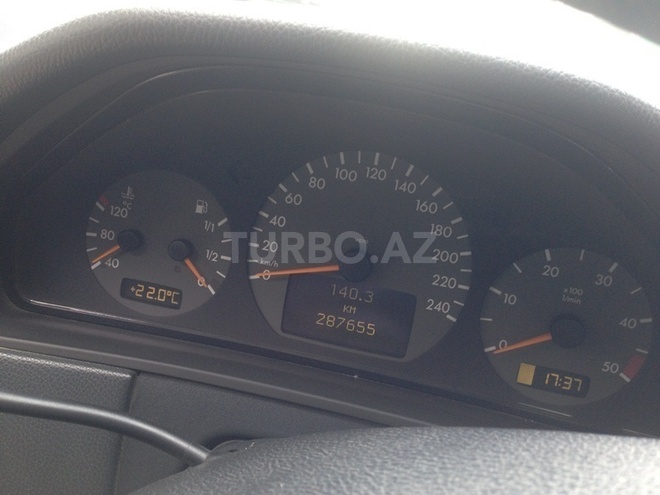 Mercedes E 220 2000, 280,000 km - 0.3 l - Bakı