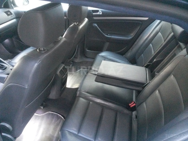 Volkswagen Jetta 2006, 230,000 km - 2.5 l - Bakı