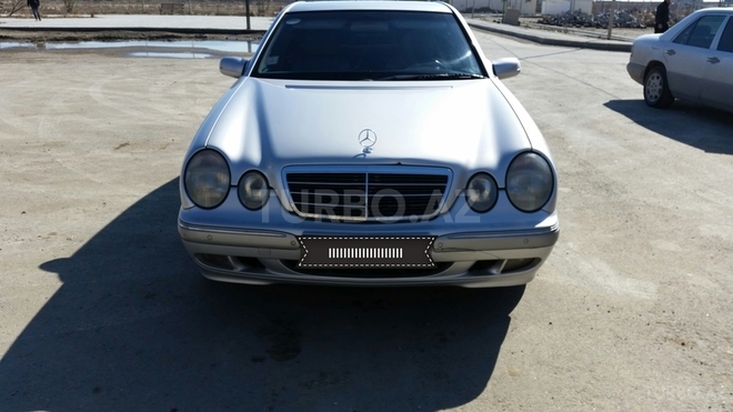 Mercedes E 220 1999, 310,000 km - 2.2 l - Bakı