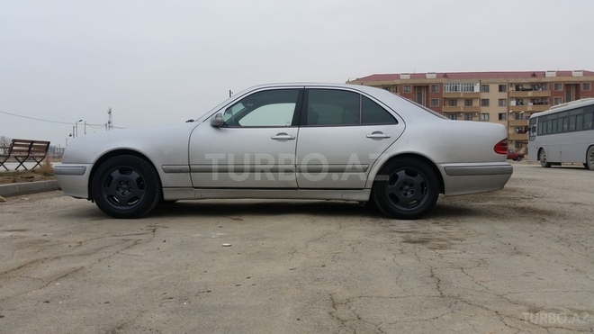 Mercedes E 220 1999, 310,000 km - 2.2 l - Bakı