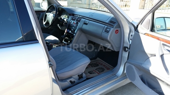 Mercedes E 220 1999, 310,000 km - 2.2 l - Bakı