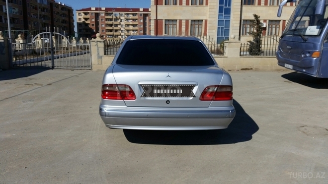 Mercedes E 220 1999, 310,000 km - 2.2 l - Bakı