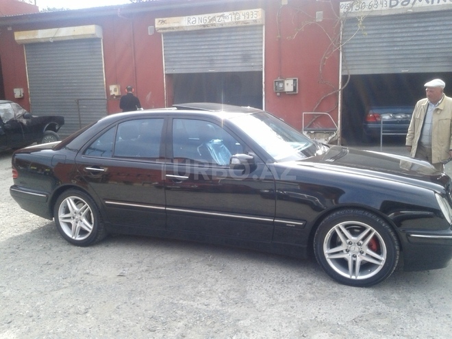 Mercedes E 220 2000, 213,000 km - 2.2 l - Bakı