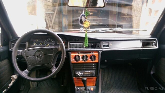 Mercedes 190 1993, 335,400 km - 2.0 л - Bakı