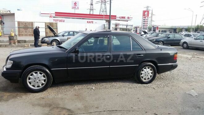 Mercedes E 220 1993, 285,000 km - 2.2 l - Sumqayıt