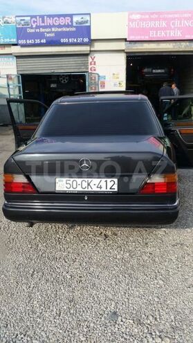 Mercedes E 220 1993, 285,000 km - 2.2 l - Sumqayıt