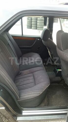 Mercedes E 220 1993, 285,000 km - 2.2 l - Sumqayıt