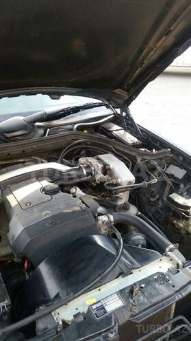 Mercedes E 220 1993, 285,000 km - 2.2 l - Sumqayıt