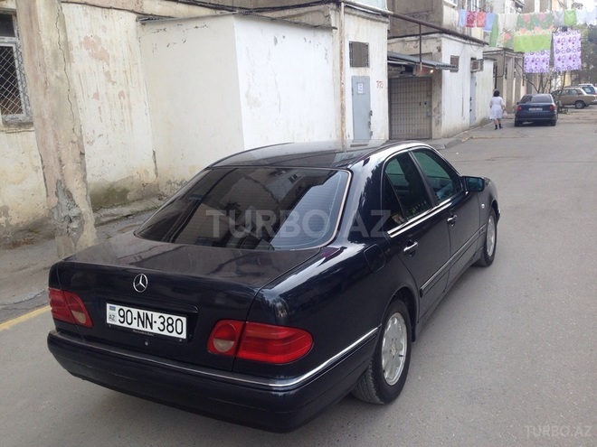 Mercedes E 230 1997, 376,000 km - 2.3 l - Sumqayıt
