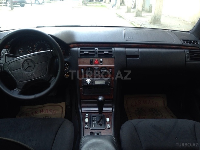Mercedes E 230 1997, 376,000 km - 2.3 l - Sumqayıt