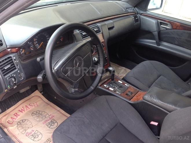 Mercedes E 230 1997, 376,000 km - 2.3 l - Sumqayıt