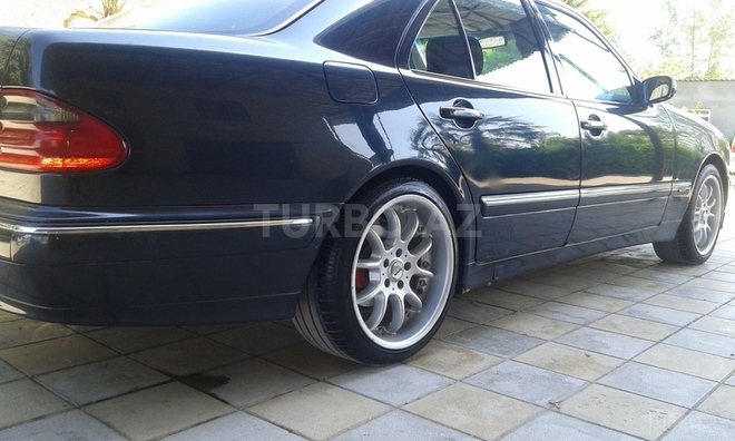 Mercedes E 240 2001, 182,500 km - 2.6 l - Bərdə