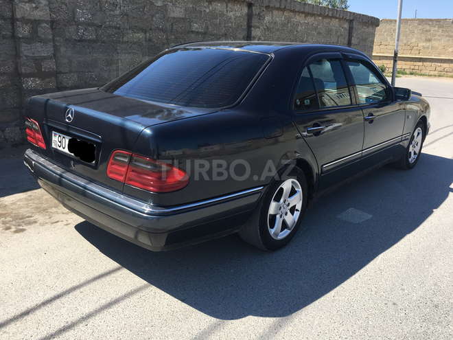 Mercedes E 220 1998, 334,600 km - 2.2 l - Bakı