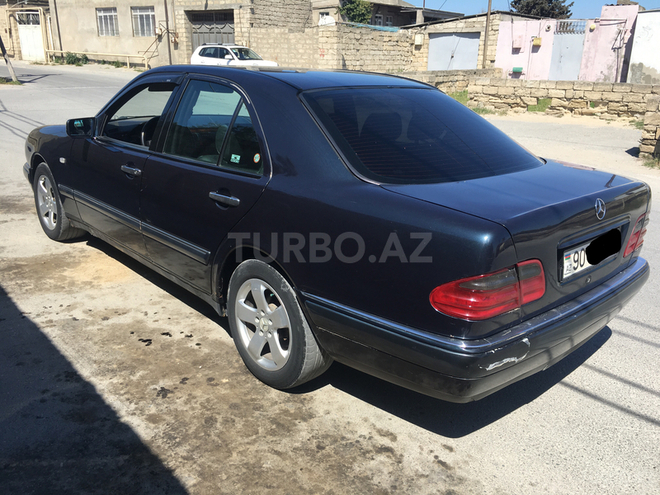 Mercedes E 220 1998, 334,600 km - 2.2 l - Bakı