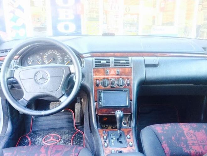 Mercedes E 240 1998, 235,000 km - 2.4 l - Bakı