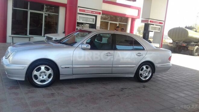 Mercedes E 240 2001, 174,300 km - 2.6 л - Gəncə