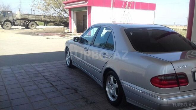 Mercedes E 240 2001, 174,300 km - 2.6 л - Gəncə