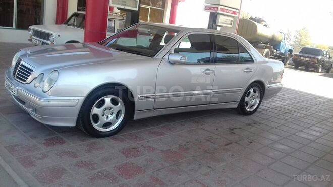 Mercedes E 240 2001, 174,300 km - 2.6 л - Gəncə