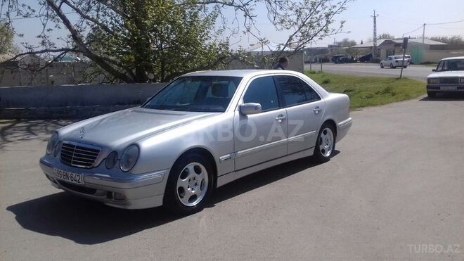 Mercedes E 240 2001, 174,300 km - 2.6 л - Gəncə