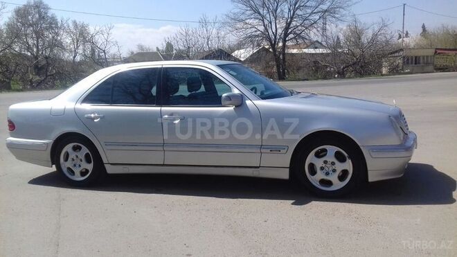 Mercedes E 240 2001, 174,300 km - 2.6 л - Gəncə