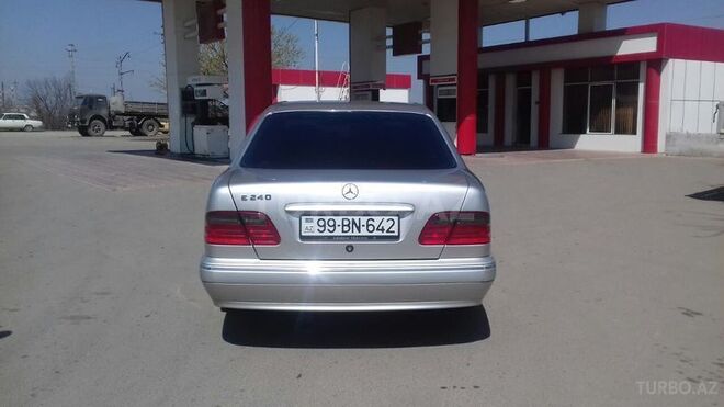 Mercedes E 240 2001, 174,300 km - 2.6 л - Gəncə