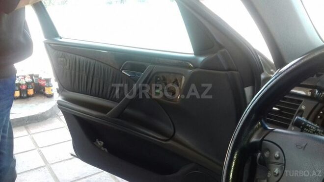 Mercedes E 240 2001, 174,300 km - 2.6 л - Gəncə