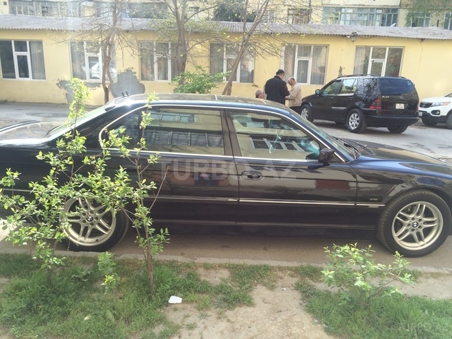 BMW 735 2001, 250,000 km - 3.5 l - Sumqayıt