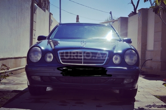 Mercedes E 270 2001, 30,000 km - 2.7 l - Bakı