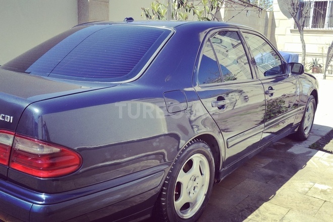 Mercedes E 270 2001, 30,000 km - 2.7 l - Bakı