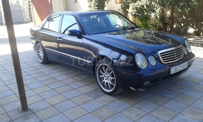 Mercedes E 240 2001, 182,500 km - 2.6 l - Bərdə