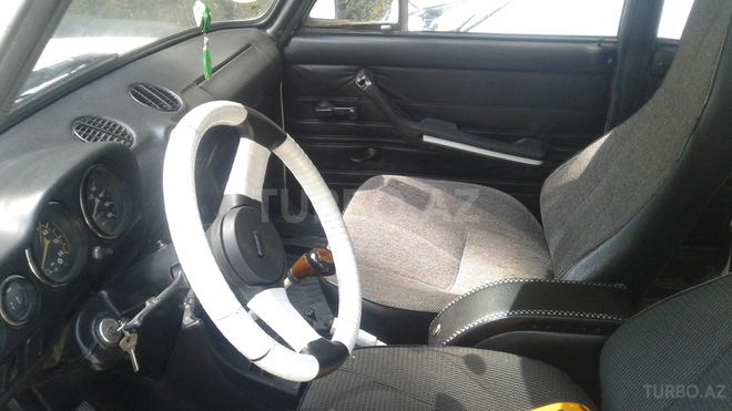 LADA (VAZ) 2106 1987, 300,000 km - 1.5 l - Yevlax