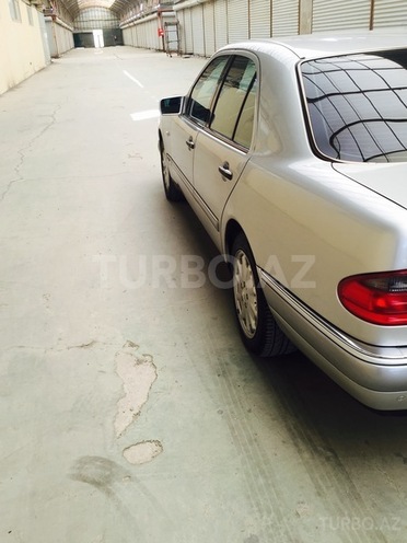 Mercedes E 240 1998, 235,000 km - 2.4 l - Bakı