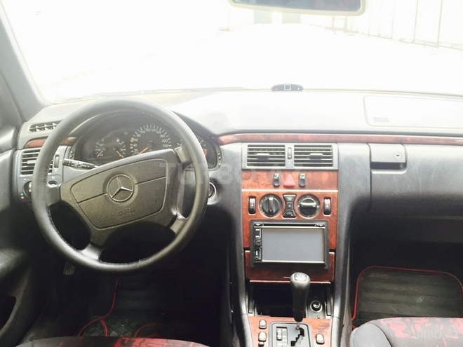 Mercedes E 240 1998, 235,000 km - 2.4 l - Bakı